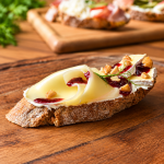 FIT Chlebíček se sýrem a brusinkovou omáčkou 120g