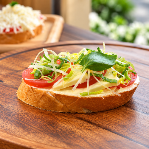 Chlebíček s rajčaty a mozzarellou 80g